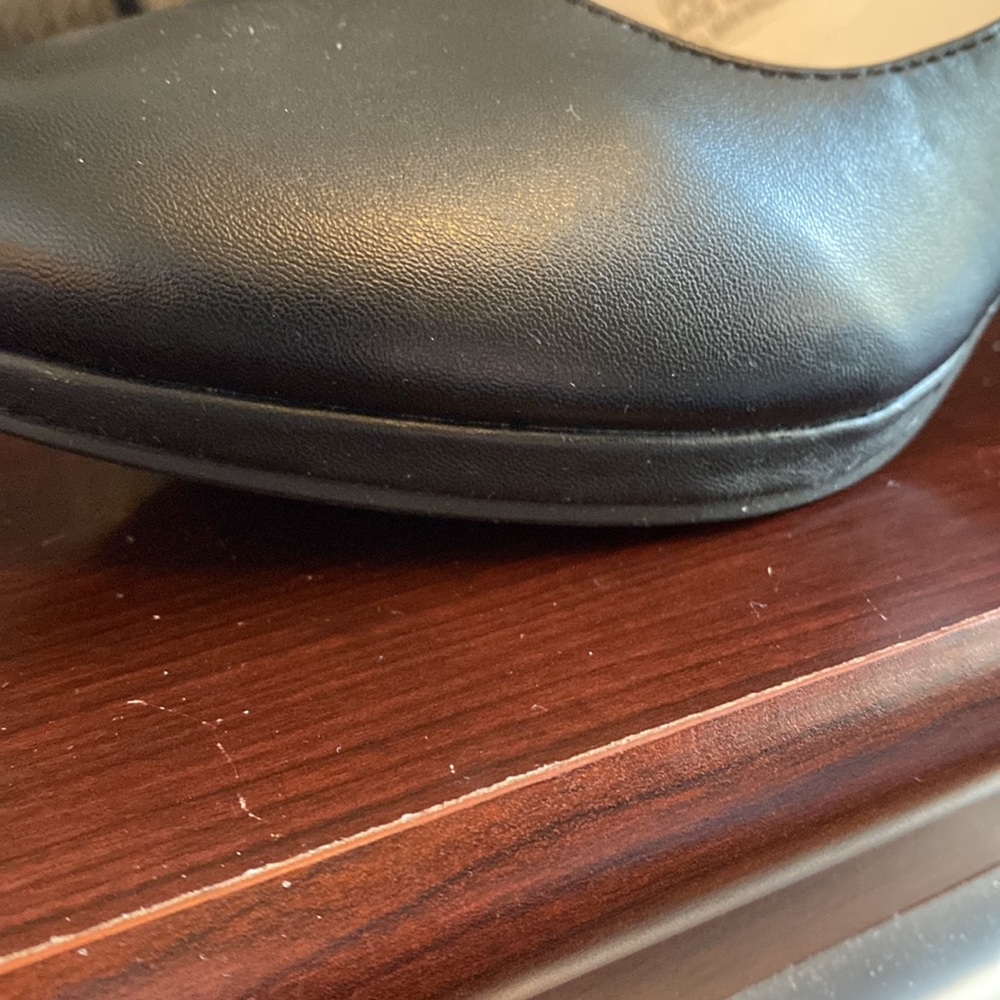 Enzo Black Rounded Toe Heels - Picture 4 of 8